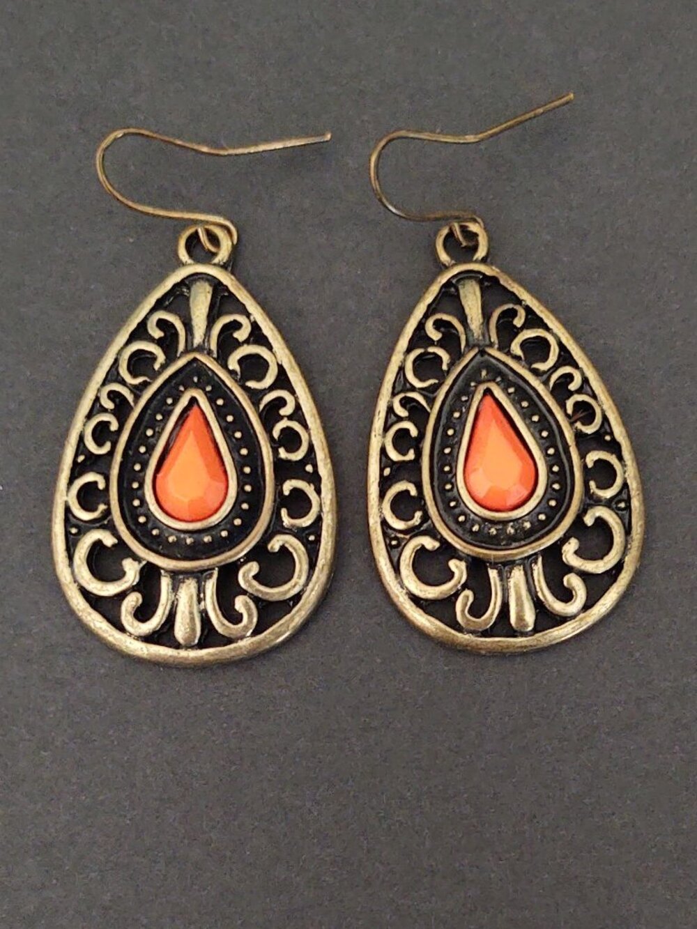 Antique brass tone earrings w/orange beads